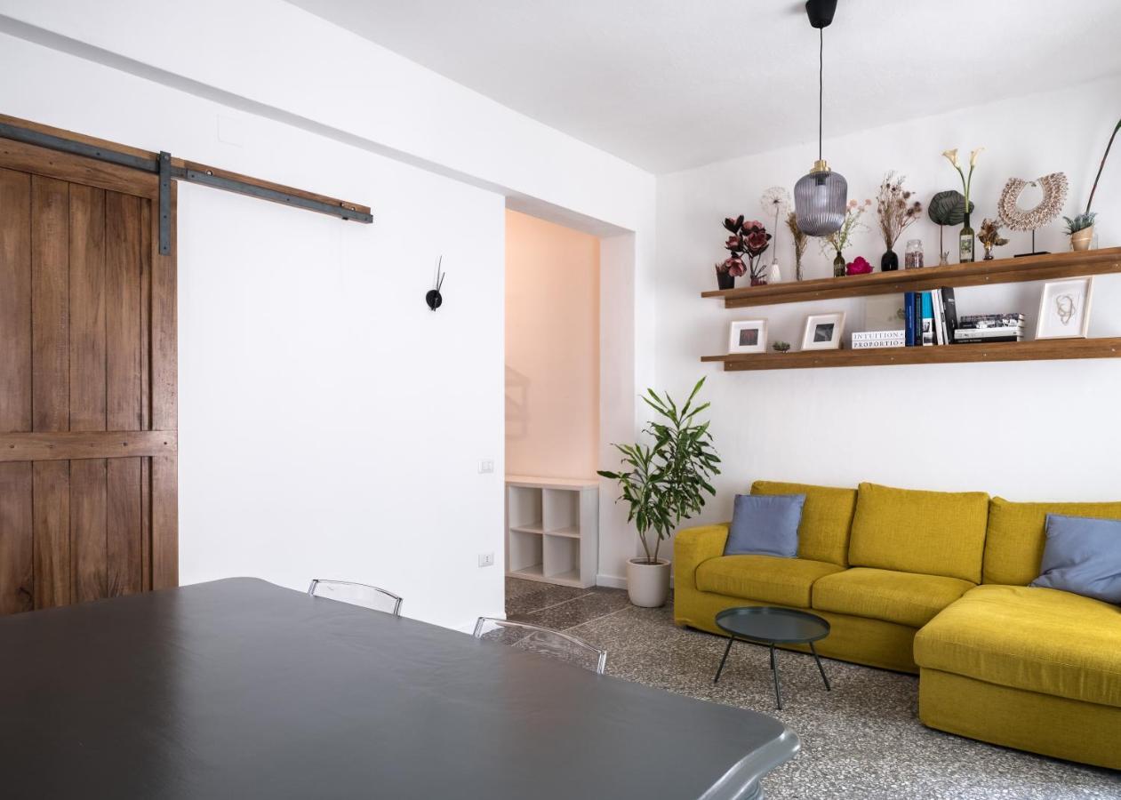 Domus Deiana Apartment Каляри Екстериор снимка