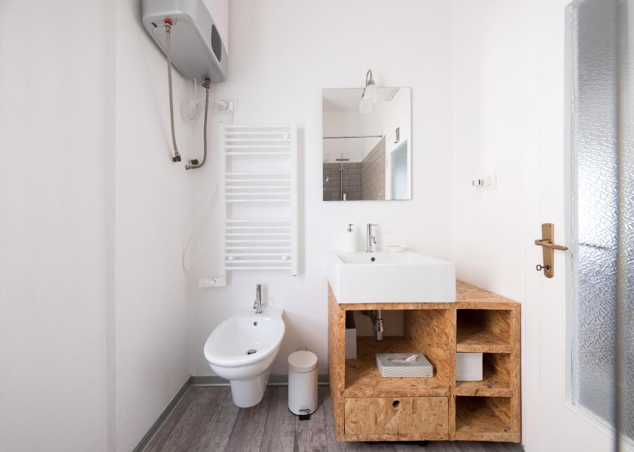 Domus Deiana Apartment Каляри Екстериор снимка