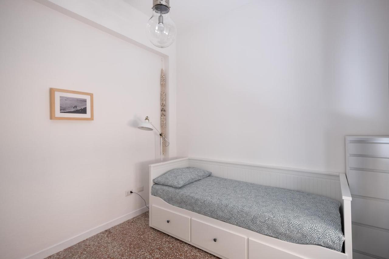 Domus Deiana Apartment Каляри Екстериор снимка