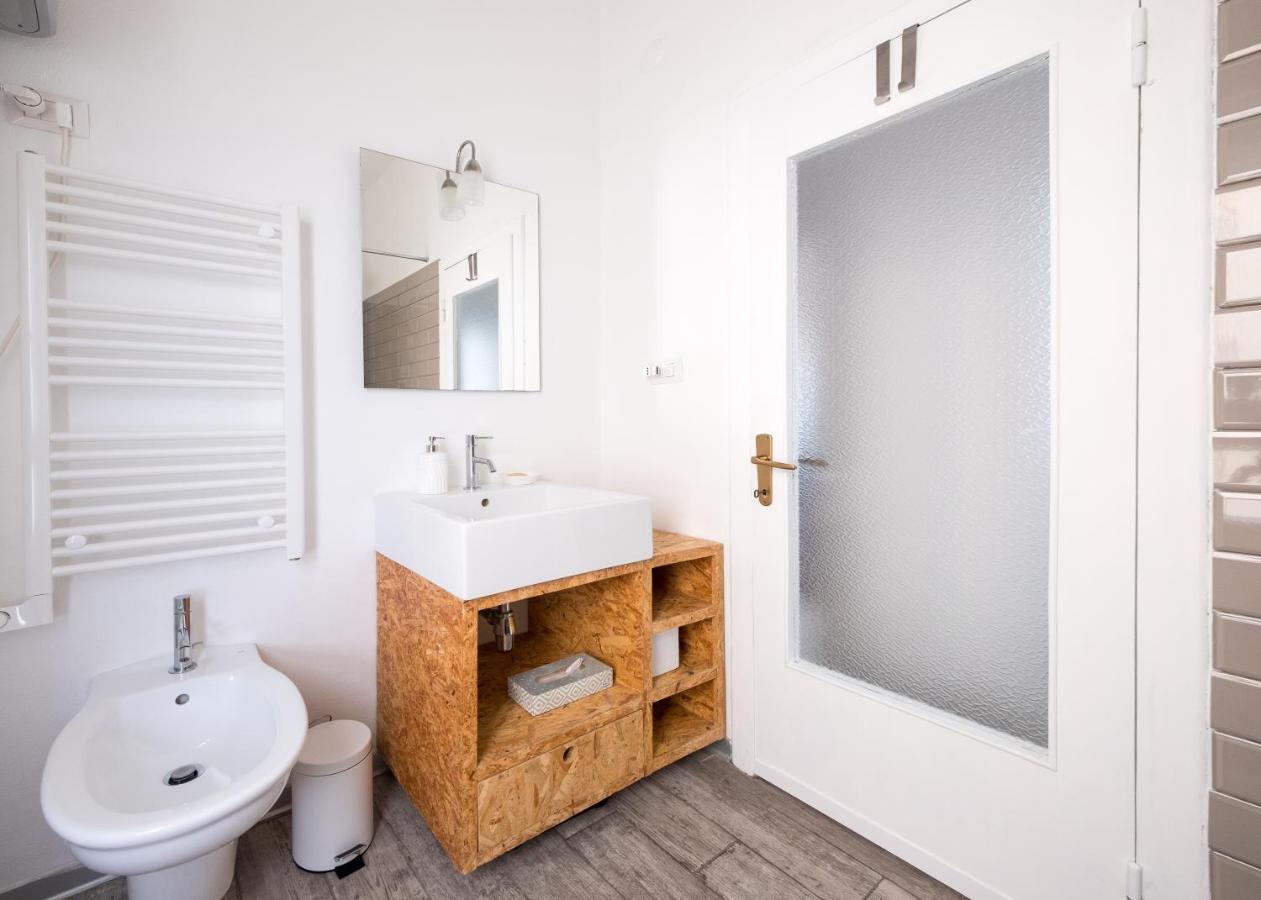 Domus Deiana Apartment Каляри Екстериор снимка