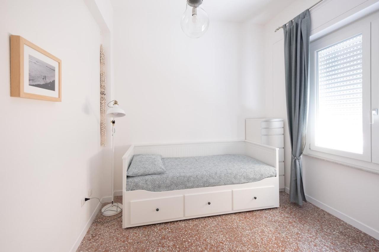 Domus Deiana Apartment Каляри Екстериор снимка