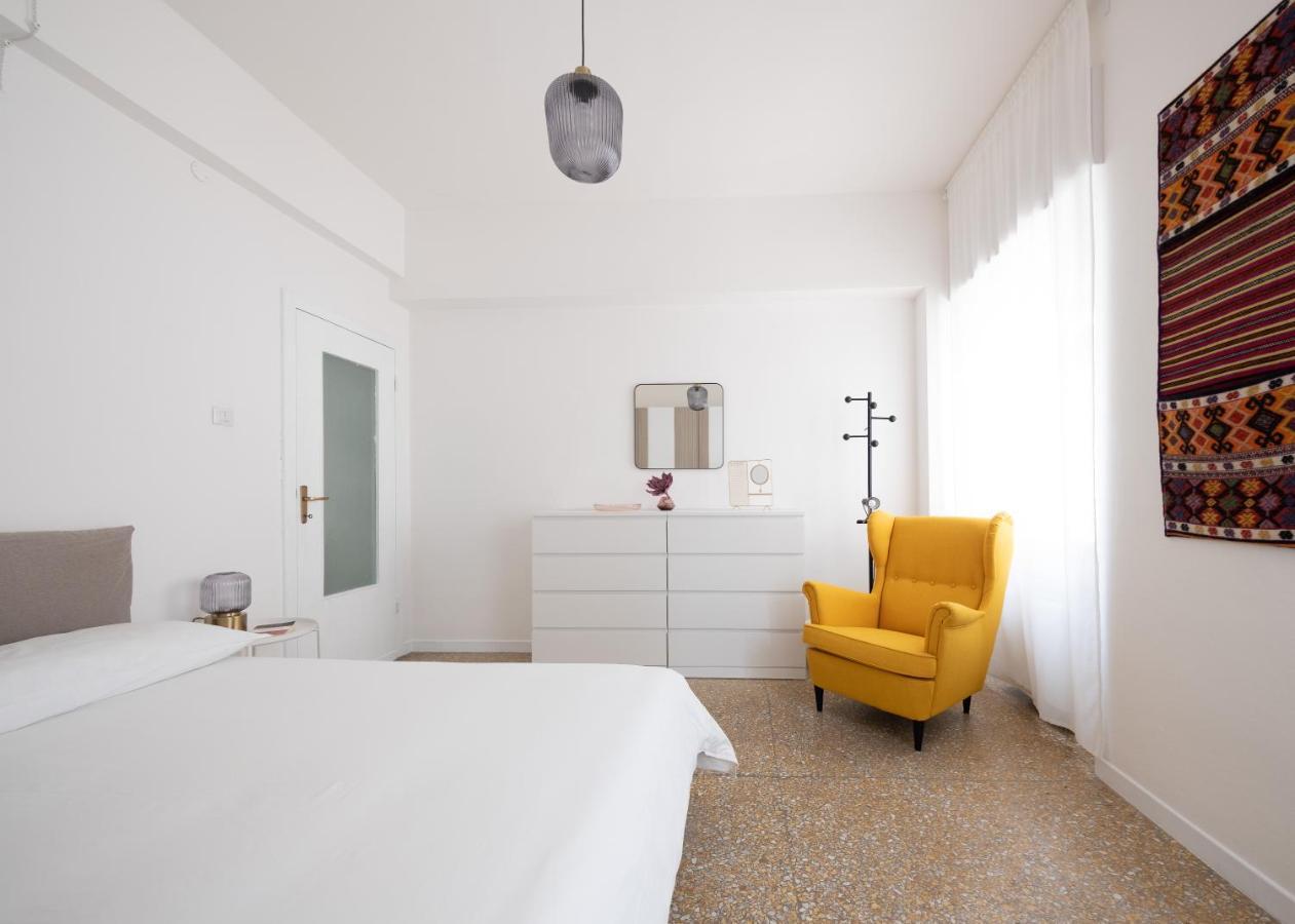 Domus Deiana Apartment Каляри Екстериор снимка
